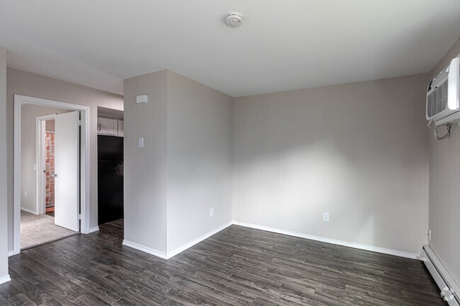 1BR, 1BA - Living Room - The Flats at Talcott Apartments