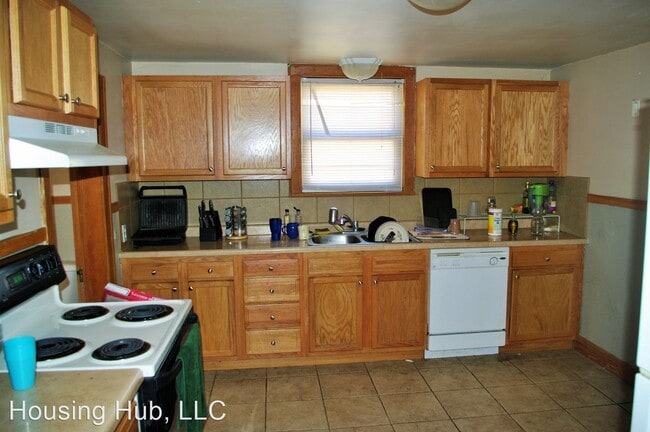 Building Photo - 3 br, 1.5 bath House - 547 Michigan St.