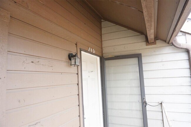 Foto del edificio - 8531 Sands Point Dr