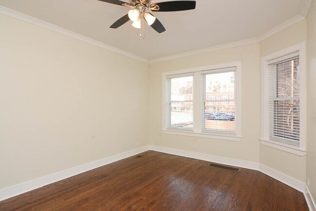 Foto del edificio - 646.5 W Roscoe St