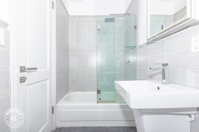 Foto del edificio - 78 Herkimer St