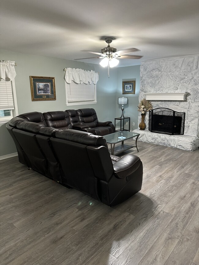 Foto del edificio - 236 Pine Ridge Dr