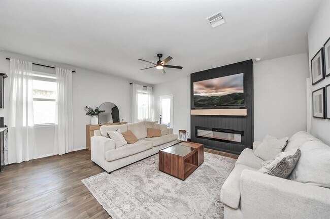 Foto del edificio - 5426 Clover Blossom Ln