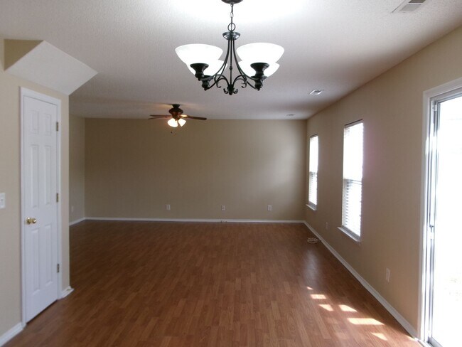 Foto del edificio - 3 bedroom, 2.5 bath home located in Bellegrove Preserve