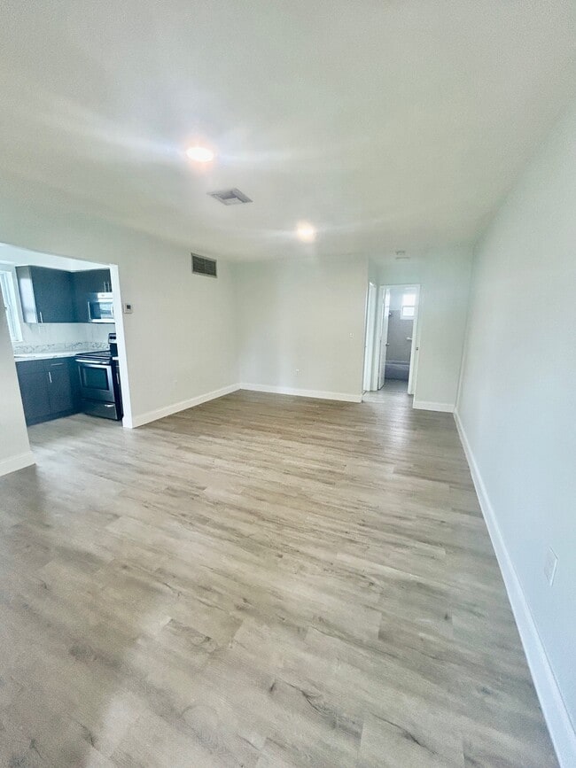 Building Photo - 7511 Venetian St