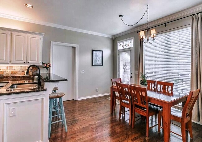 Foto del edificio - Executive Living in Norman complete with N...
