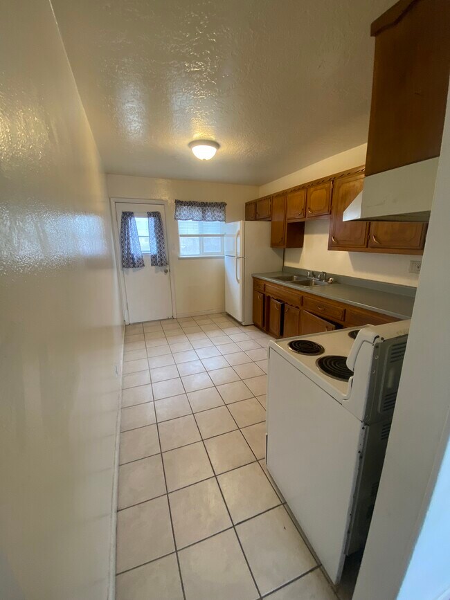 View in the kitchen from kitchen door - 4505 Douglas MacArthur RD NE