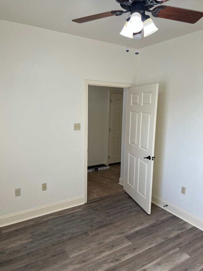 Dormitorio #! - 37150 Woodgate Ave