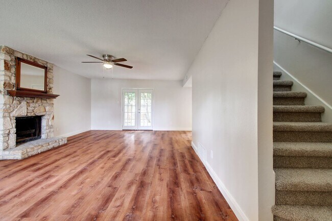 Building Photo - Two stories 3 Bedrooms & 3 Bathrooms Home for Rent in Desirable Anderson Mill NW of Austin
