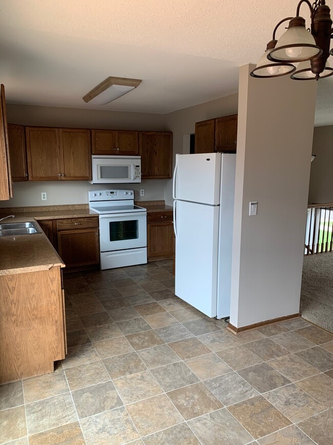 Kitchen - 613 30th St NE