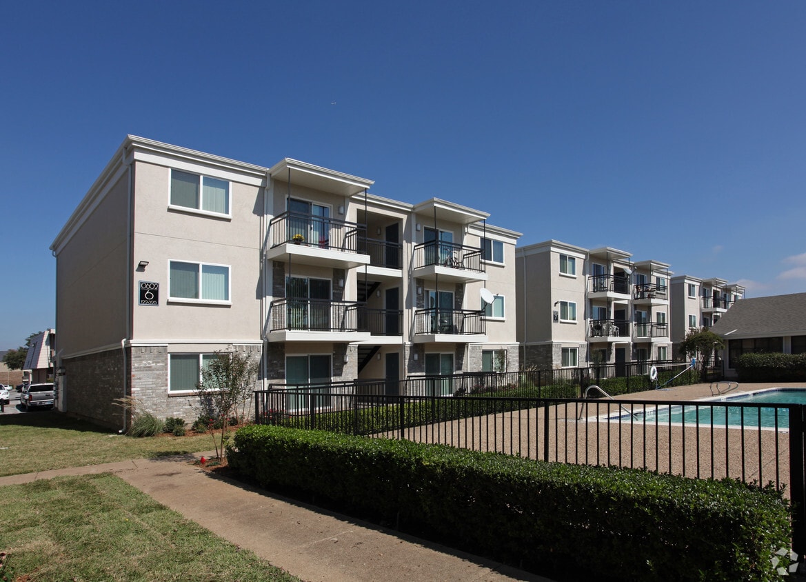 The Summit at Midtown Apartments Dallas, TX