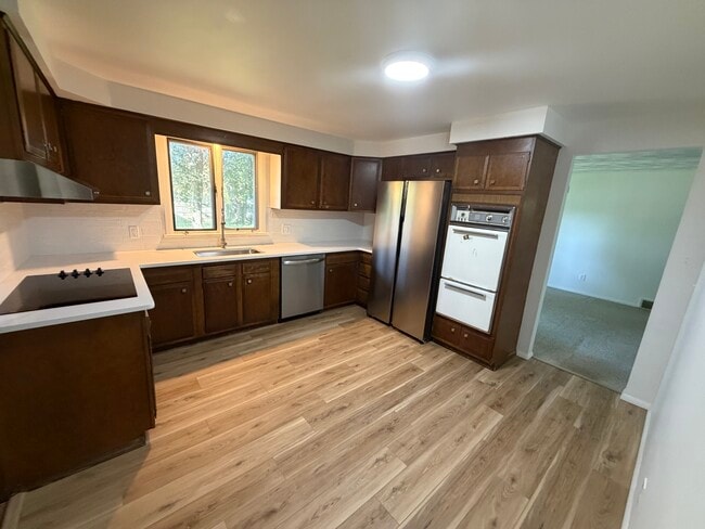 Building Photo - 102 Goethals Dr
