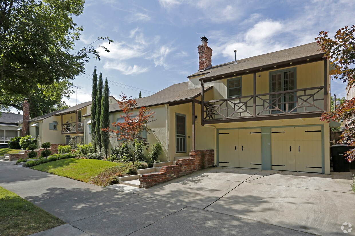 Building Photo - Capitol Cottages