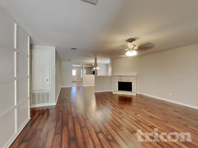 Building Photo - 529 Blue Sage