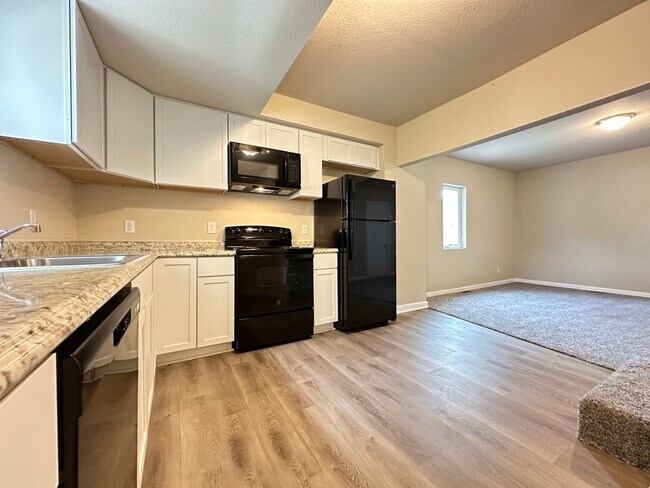 Foto del edificio - 3 Bedroom 2 Stall Detached Garage Fairgrounds