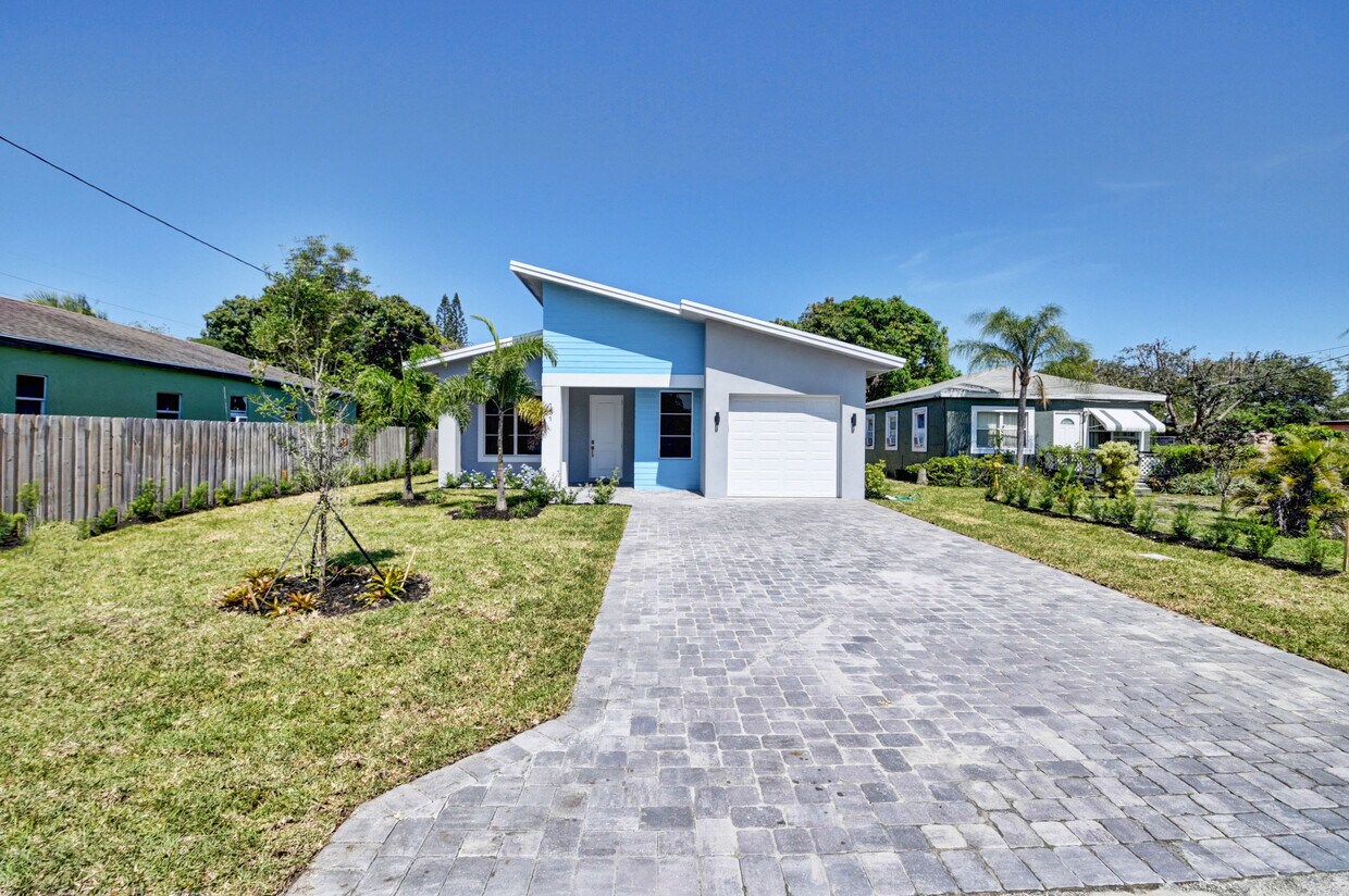 Primary Photo - 127 NW 9th Ave