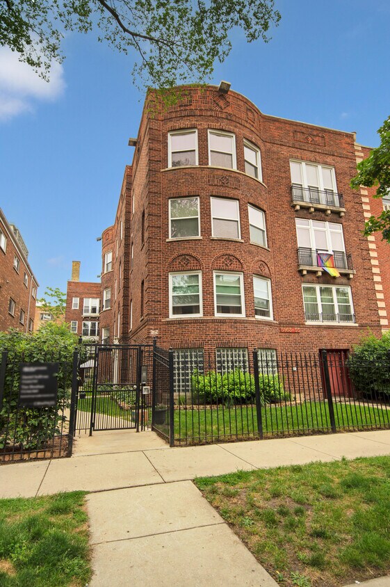 Primary Photo - 5955 N Winthrop Ave