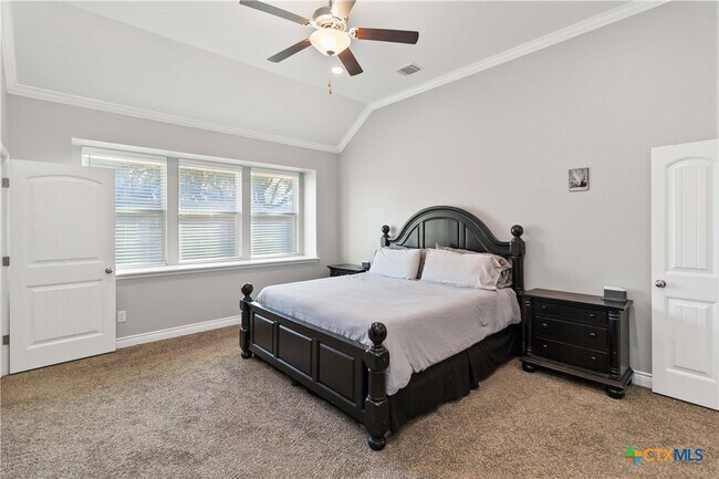 Foto del edificio - 8402 Ridge Crest Dr