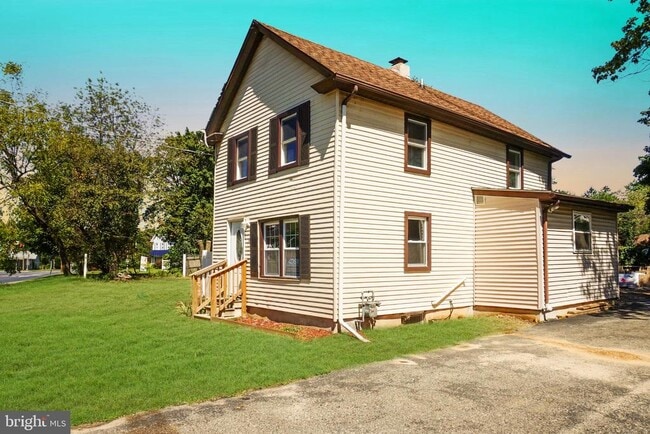 Building Photo - 1824 N Tuckahoe Rd