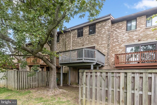 Foto del edificio - 6948 Knighthood Ln