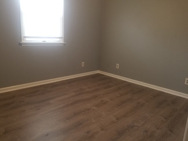 Building Photo - 918 6th St