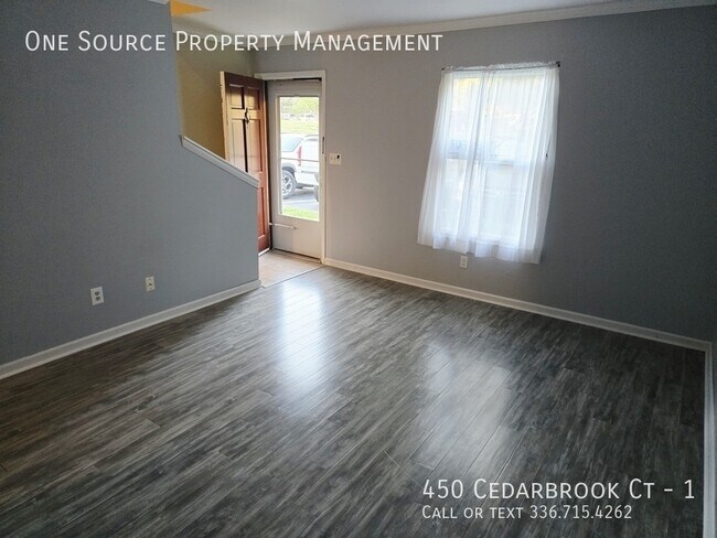 Foto del edificio - 450 Cedarbrook Ct