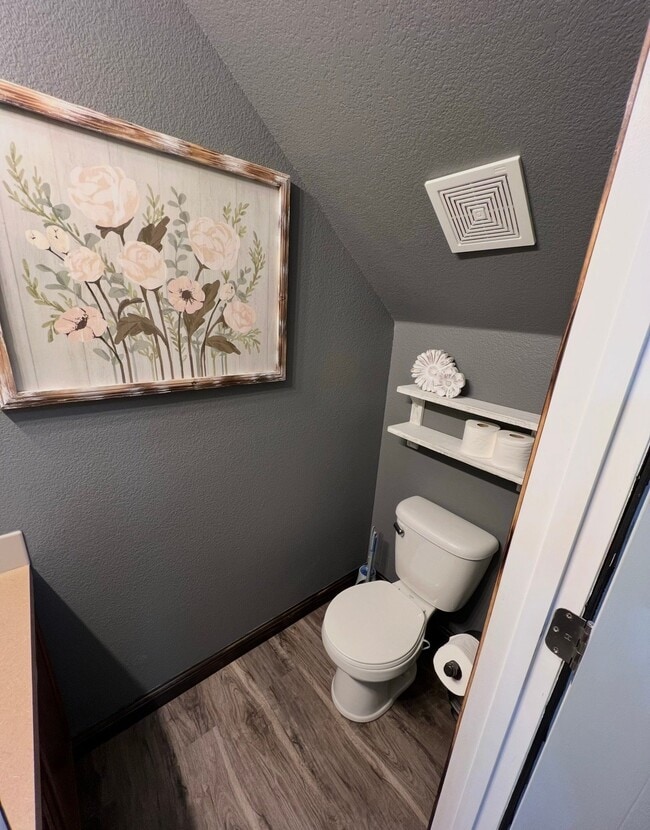 Foto del edificio - 1420 Meadow Ln