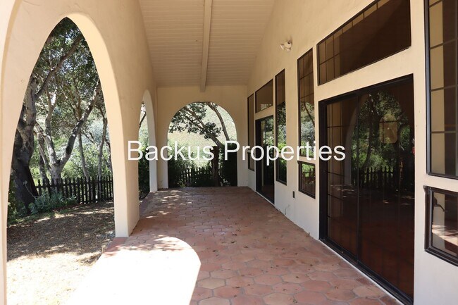 Foto del edificio - 11585 McCarthy Rd