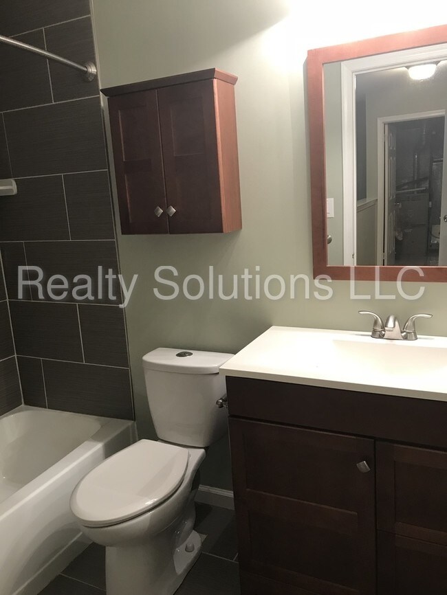 Foto del edificio - Gorgeous End Unit Town House