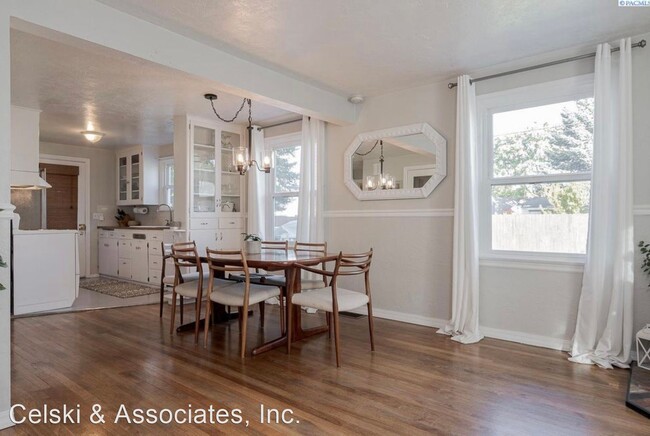 Building Photo - 3 br, 3 bath House - 102 N Palouse St