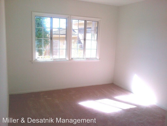Building Photo - 5563 Pico Blvd