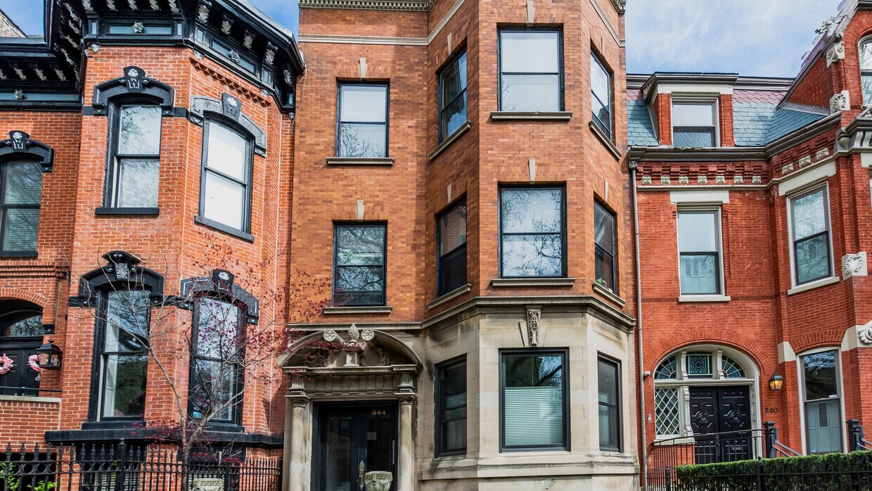 Primary Photo - 544 W Fullerton Pkwy