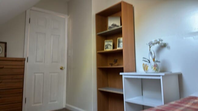 Building Photo - 89 Linden Ave