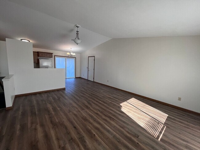 Foto del edificio - Nice Recently Renovated 3-Bedroom, 2-Bath ...