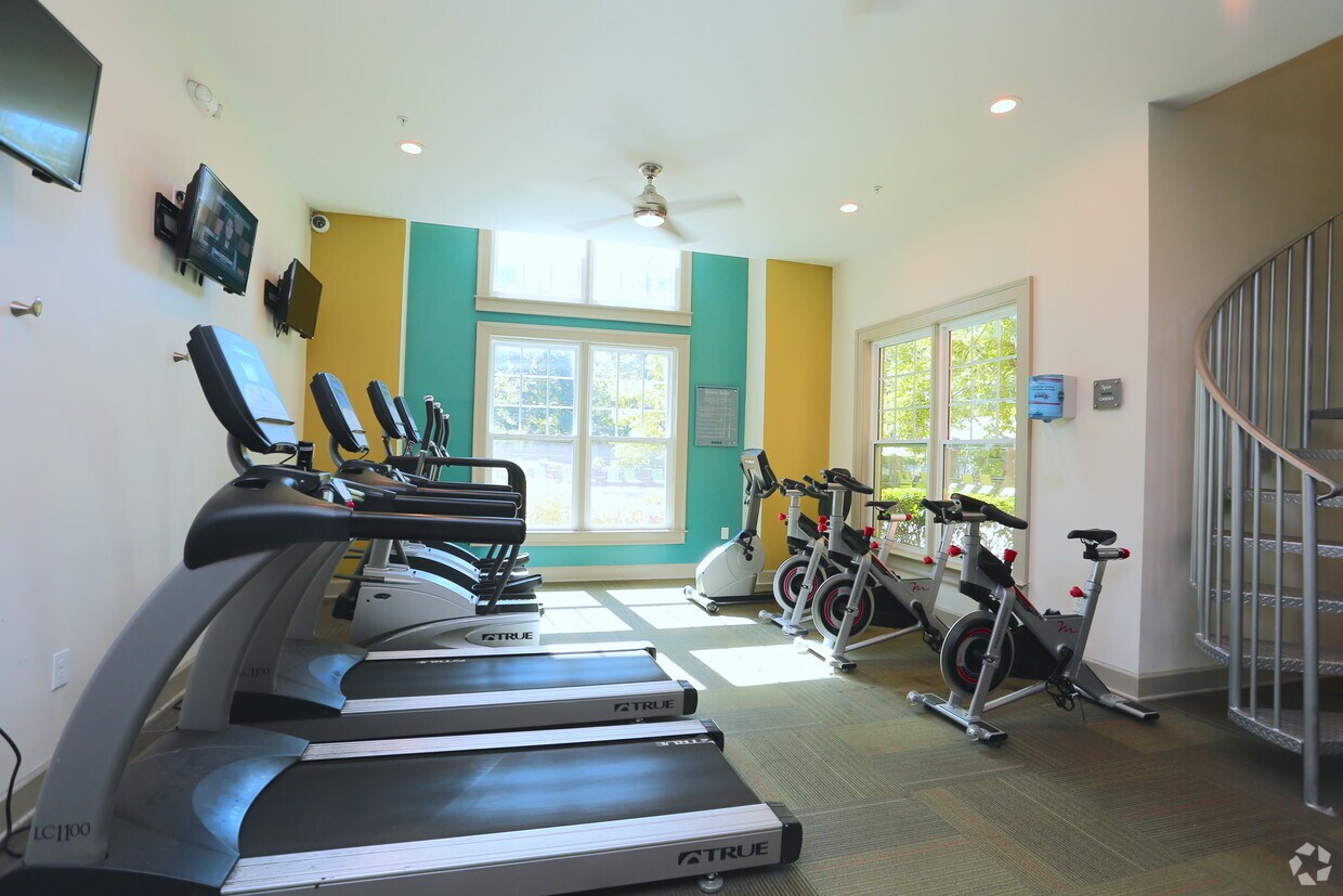 Flats at North Springs Rentals in Sandy Springs at 6850 Peachtree