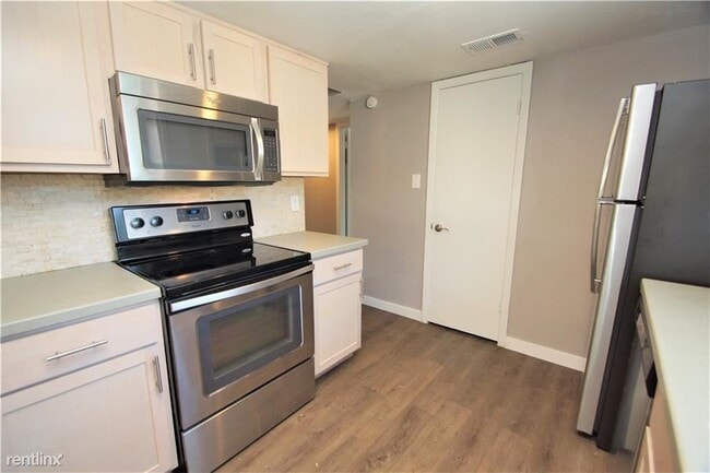 Building Photo - 2 br, 1 bath  - 3436 Willowrun Dr Apt D