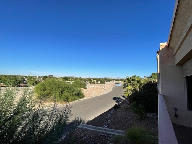 Building Photo - Del Valle Terrace - Luxury Townhome for Rent!