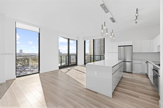 Foto del edificio - 101 Diplomat Pkwy