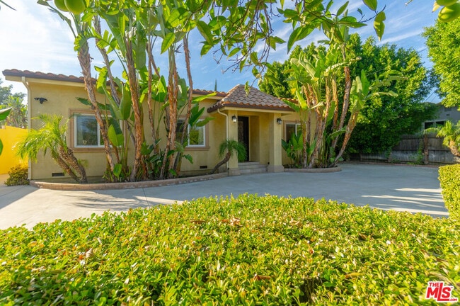 Foto del edificio - 5181 Densmore Ave