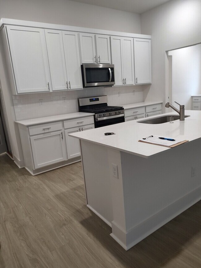 Foto del edificio - New Construction, one level home