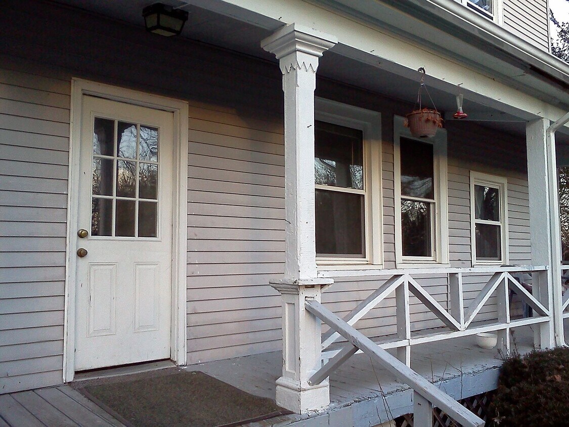 Front of building - 123 Old Turnpike Rd