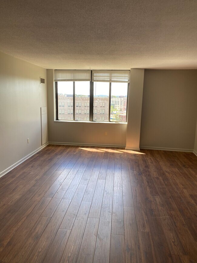 100 Wells St Unit 1210, Hartford, CT 06103 Condo for Rent in Hartford