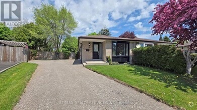 Building Photo - 55 Greenwood Crescent
