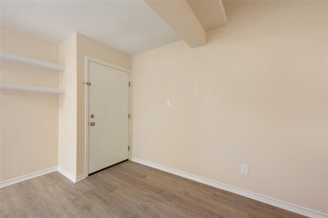 Foto del edificio - 6903 Woodhue Dr