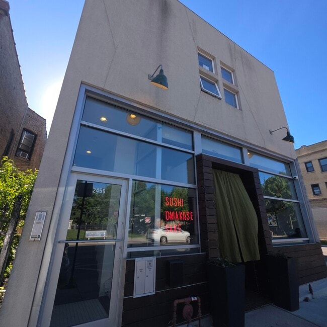 Building Photo - 2456 N California Ave