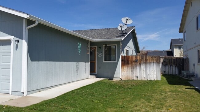 Building Photo - Sweetwater324