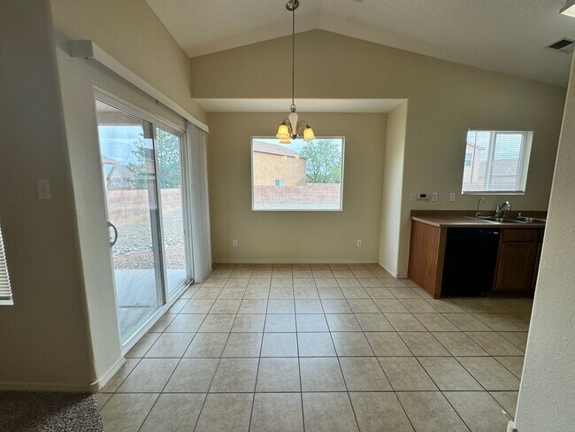 Foto del edificio - 3 bed 2 bath home in Huning Ranch New Pain...