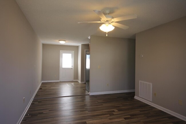 Building Photo - 219 Hunter Dr