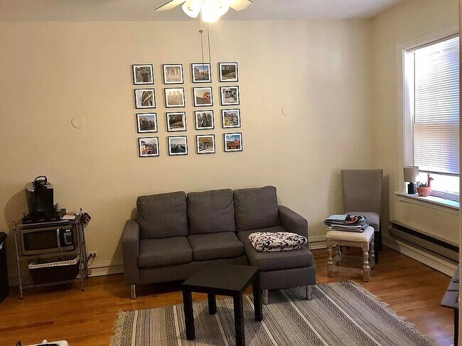 Foto del edificio - 3917 N Southport Ave
