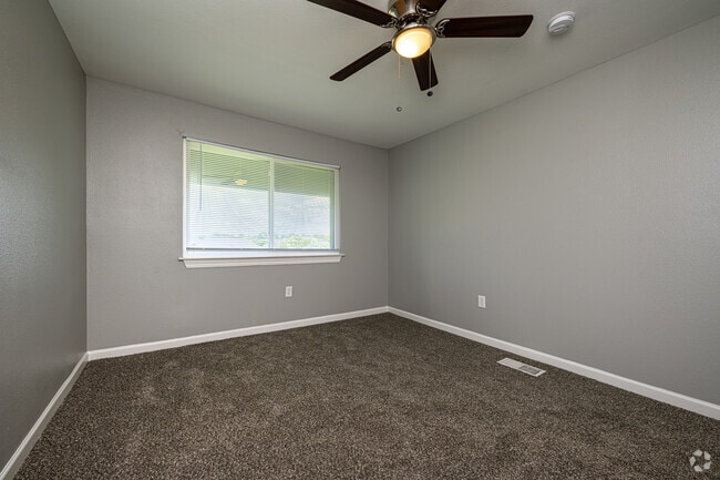 2BR, 1.5BA Townhouse - 1,012SF - Primary Bedroom - Veridian Apartment Homes